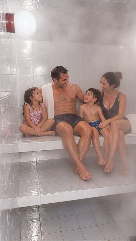 Familia en el baño turco